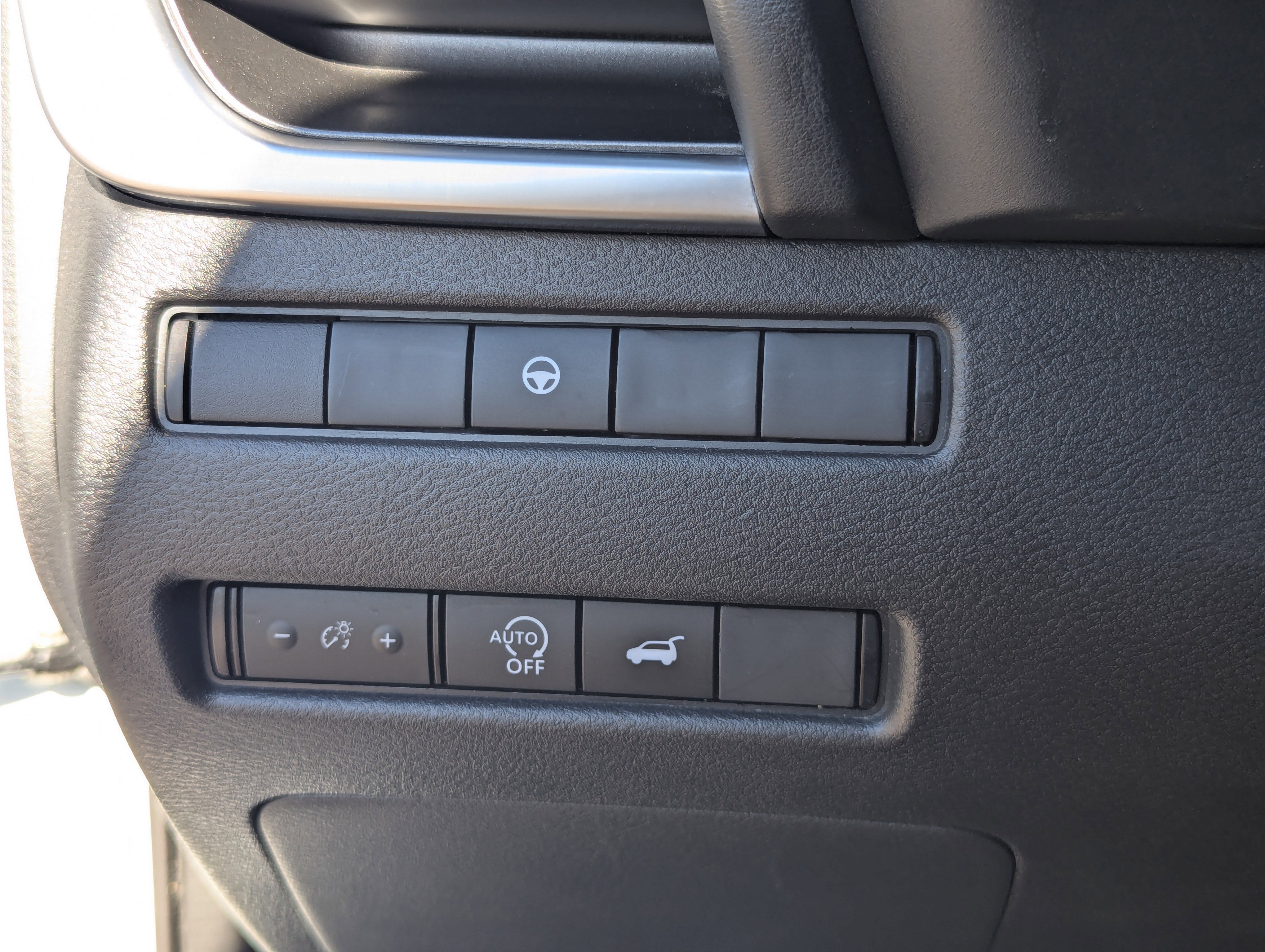 Used 2024 Nissan Rogue SV image 31