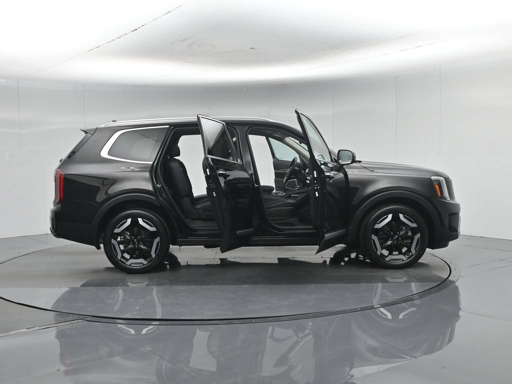 Used 2024 Kia Telluride S FWD image 4