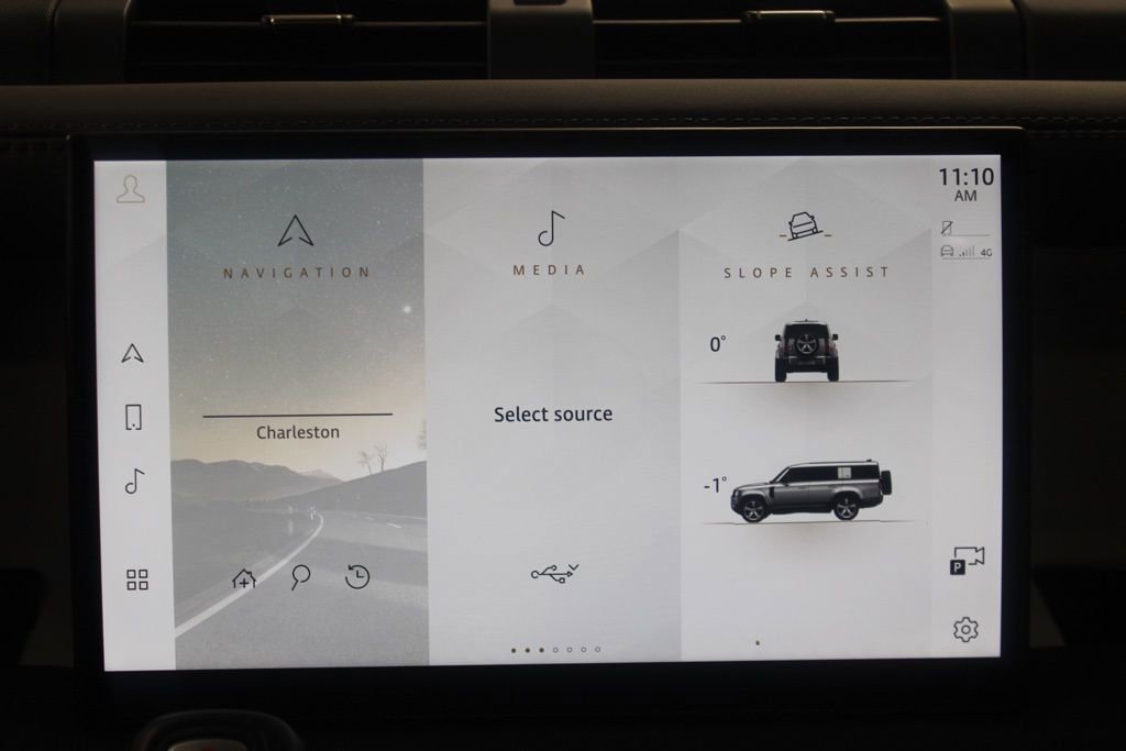 Used 2023 Land Rover Defender 130 SE image 29