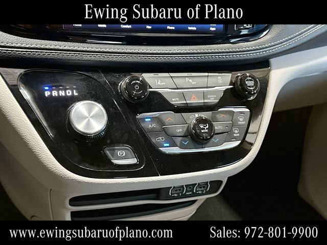 Used 2024 Chrysler Pacifica Limited FWD image 17