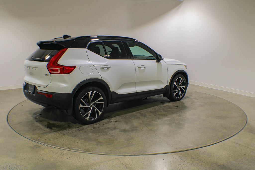 Used 2022 Volvo XC40 T5 R-Design w/ Climate Package AWD/4WD image 5