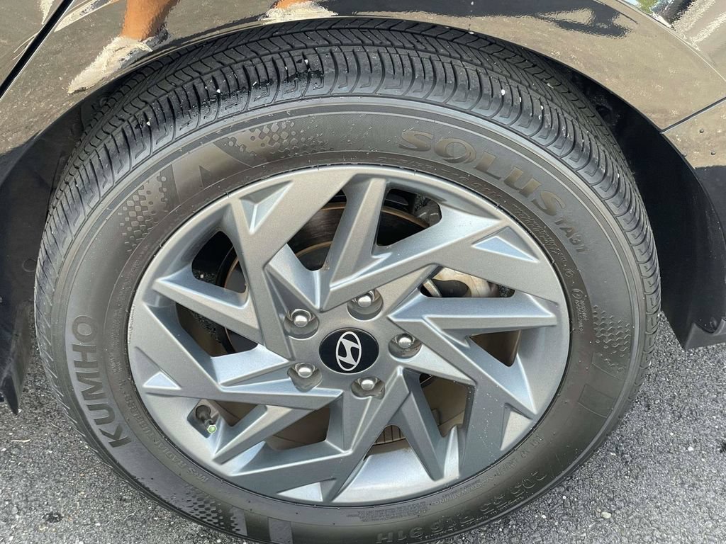 Certified 2024 Hyundai Elantra SEL FWD image 9