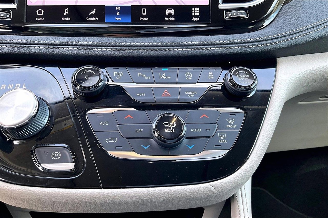 Certified 2022 Chrysler Pacifica Limited image 19