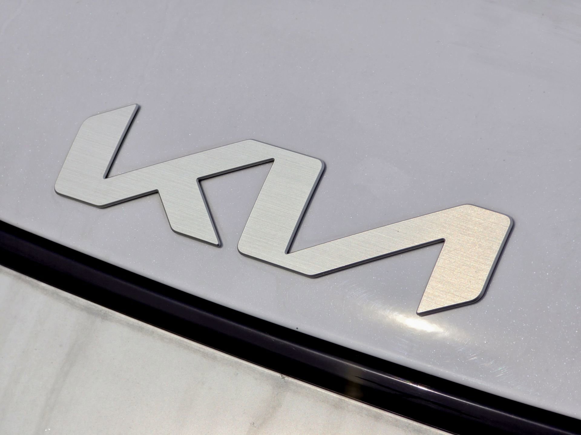 Used 2024 Kia Sportage SX image 3