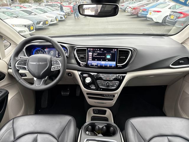 Used 2024 Chrysler Pacifica Touring-L image 29