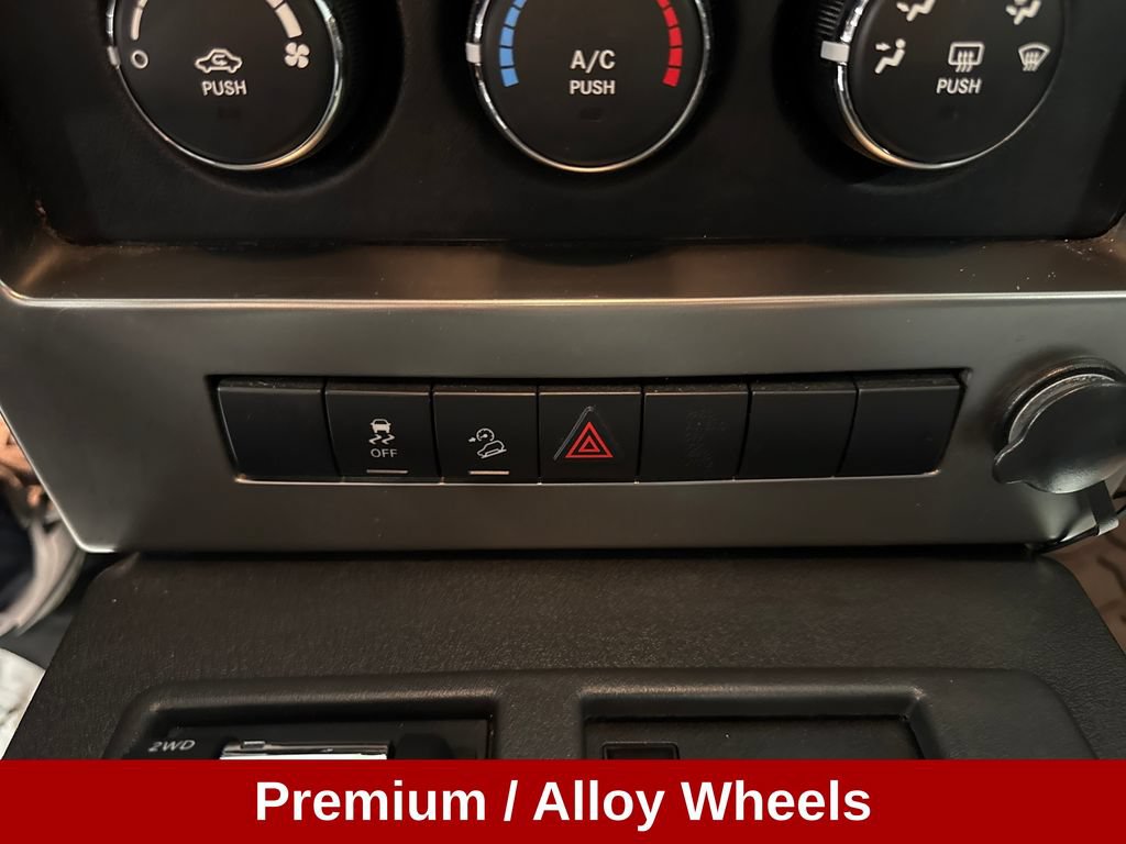 Used 2012 Jeep Liberty Sport AWD/4WD image 16