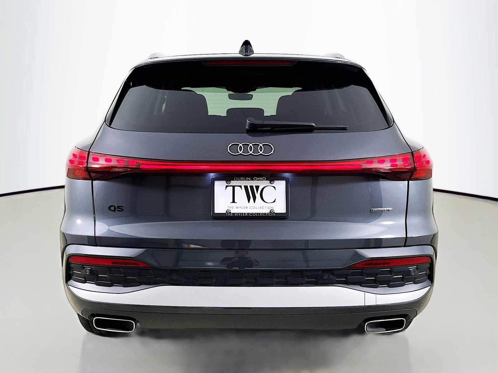 Used 2025 Audi Q5 Premium Plus w/ Premium Plus AWD/4WD image 6