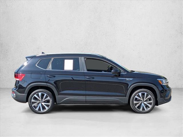 Used 2022 Volkswagen Taos SE FWD image 4