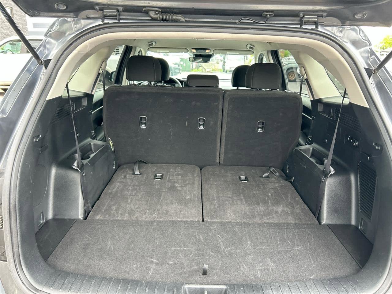 Used 2023 Kia Sorento LX FWD image 29