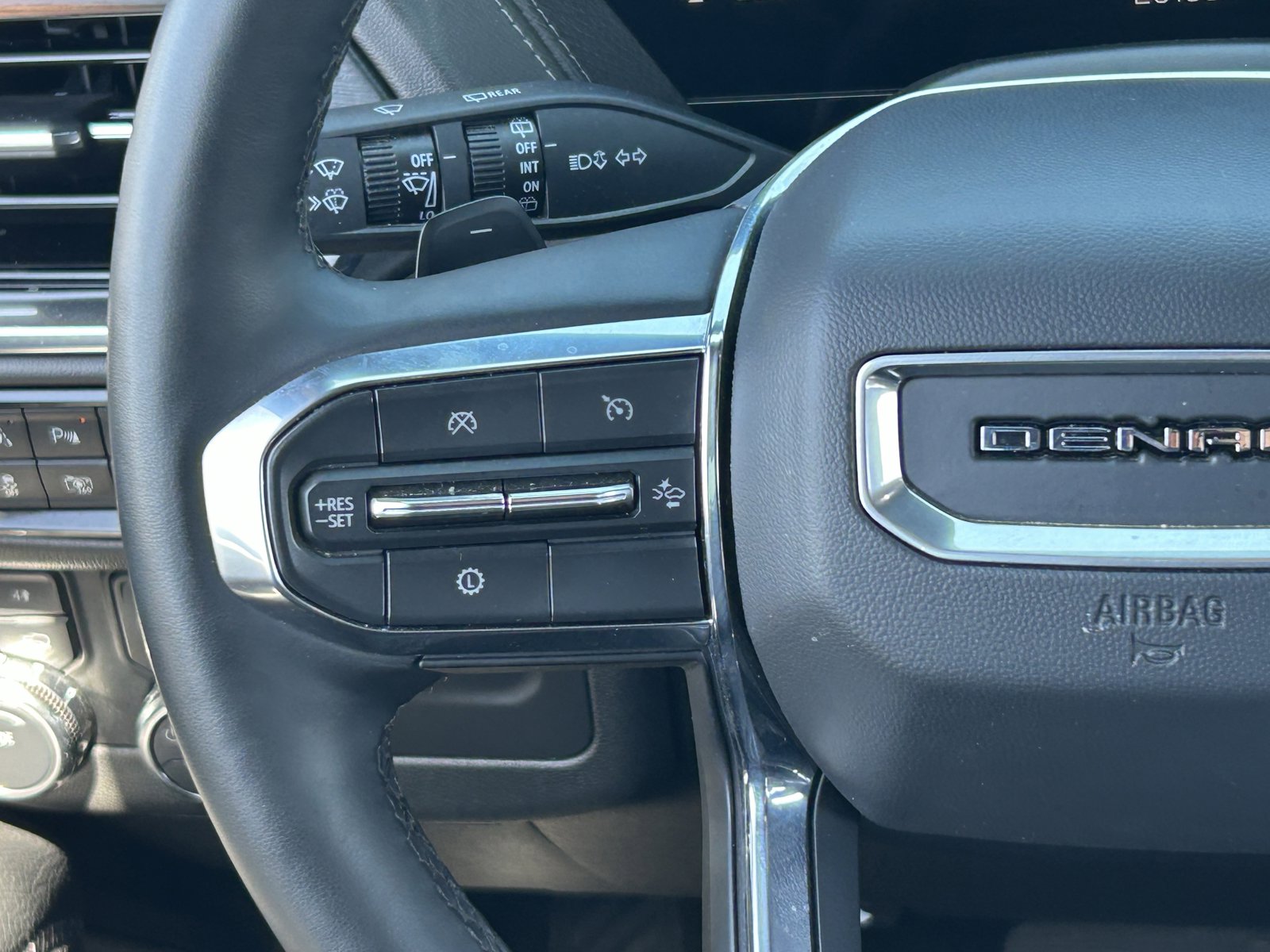 Certified 2025 GMC Yukon XL Denali AWD/4WD image 24