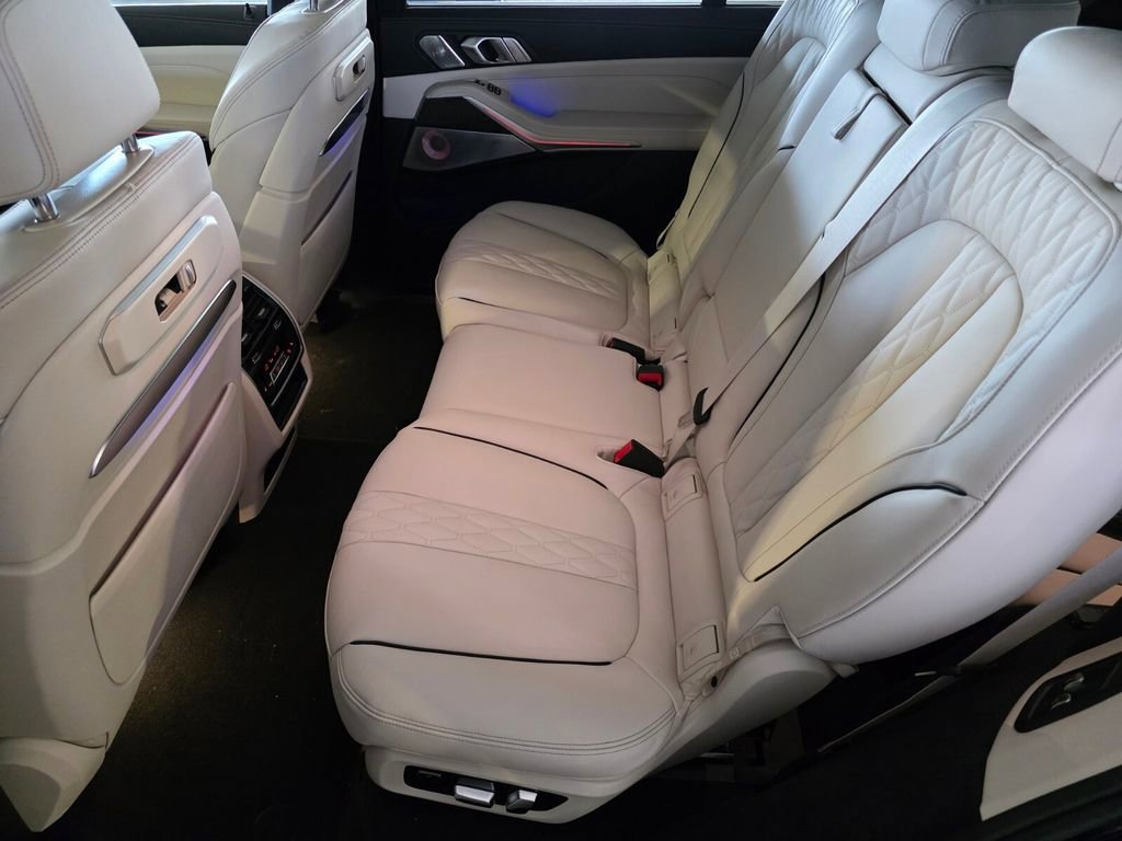 New 2026 BMW X7 M60i image 12