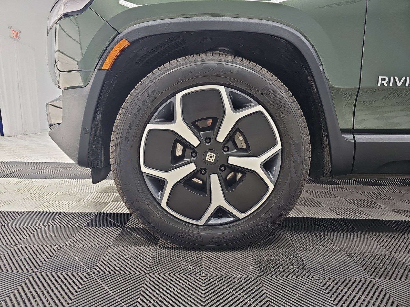 Used 2023 Rivian R1S Adventure AWD/4WD image 9
