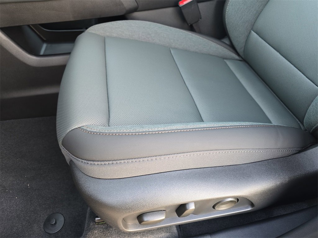 New 2026 GMC Terrain AT4 w/ LPO, Black Badging Package image 29