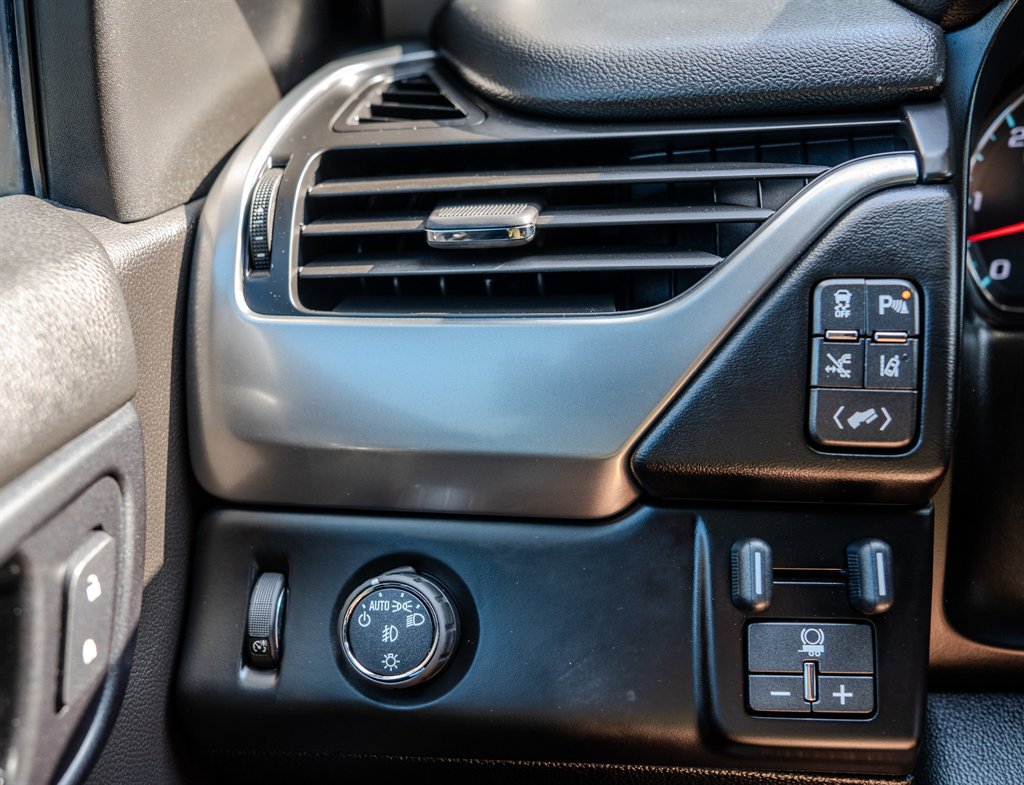 Used 2015 Chevrolet Tahoe LTZ RWD image 18