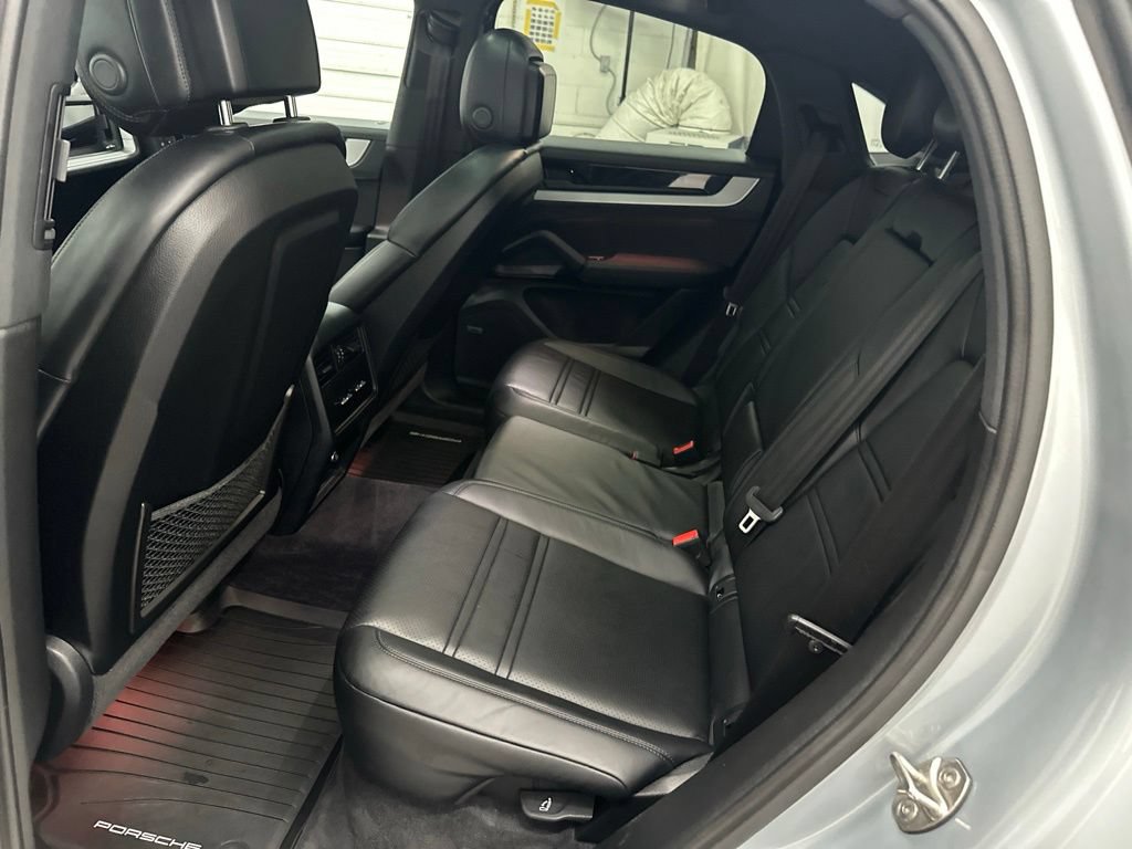 Used 2024 Porsche Cayenne Coupe AWD/4WD image 25