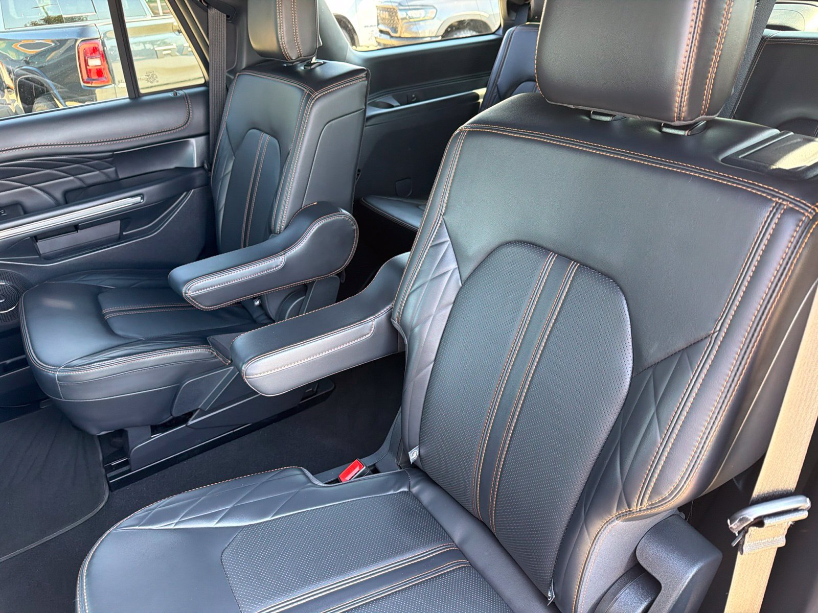 Used 2024 Ford Expedition Platinum RWD image 20
