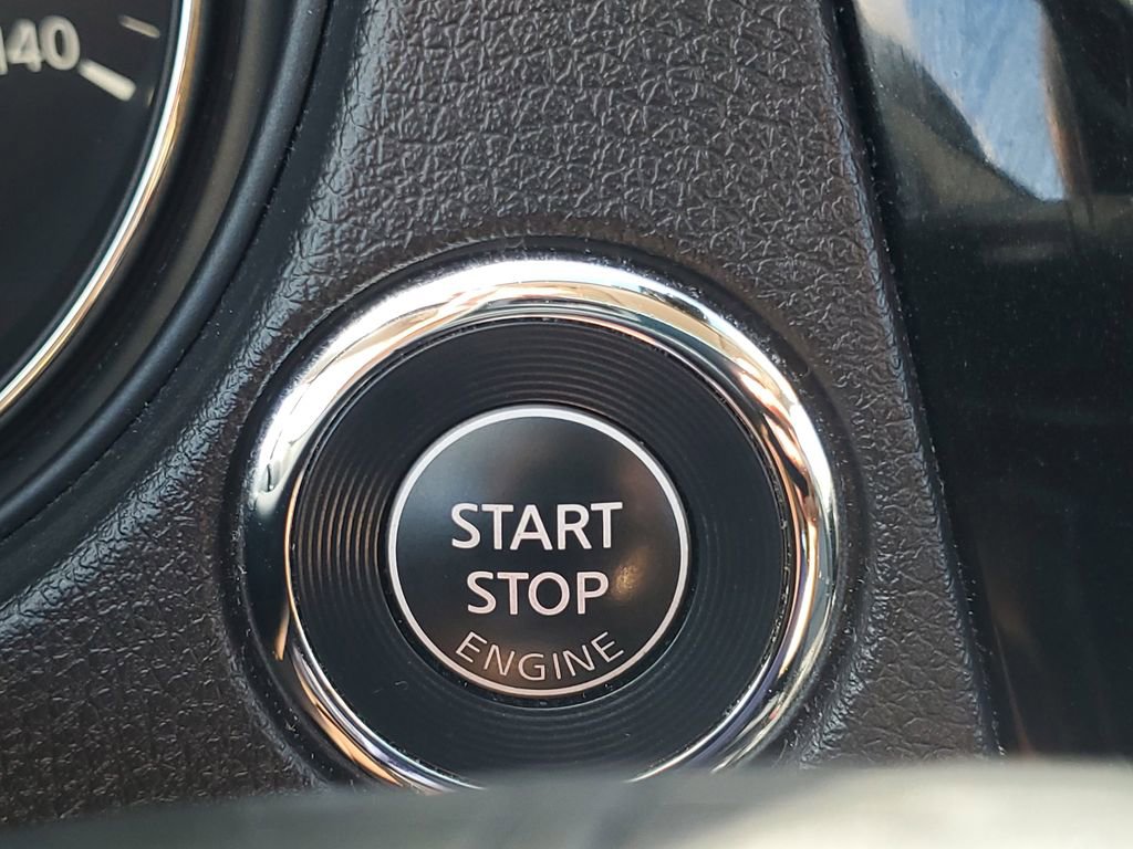 Certified 2020 Nissan Rogue SV FWD image 31