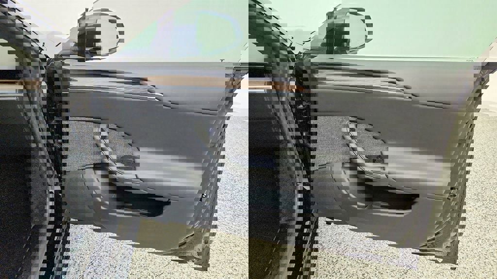 Used 2021 Tesla Model S Plaid image 28