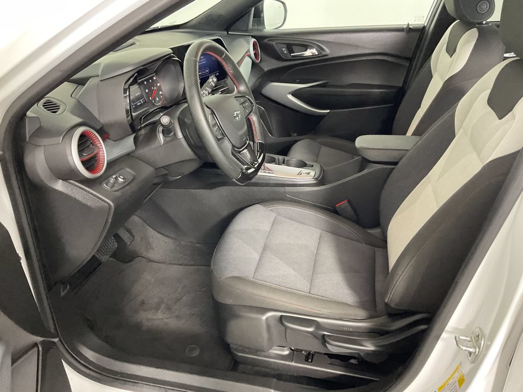 Used 2024 Chevrolet Trax RS w/ Driver Confidence Package FWD image 17