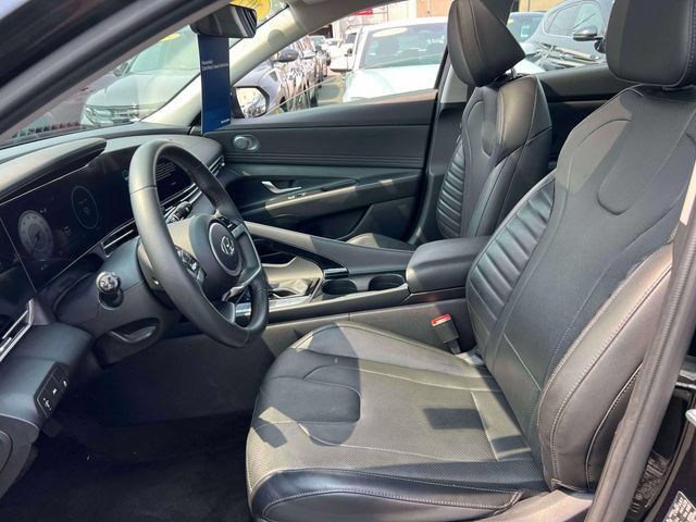 Certified 2023 Hyundai Elantra Limited w/ Preferred Accessory Package FWD image 15