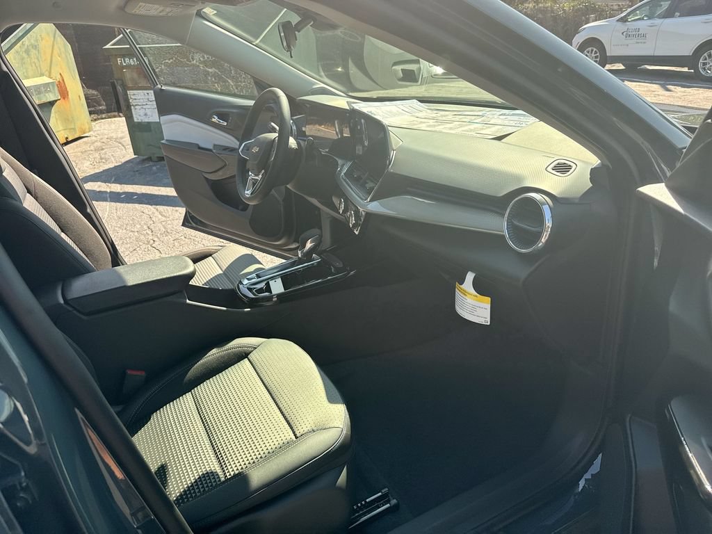 New 2026 Chevrolet Trax LT w/ LT Convenience Package FWD image 30