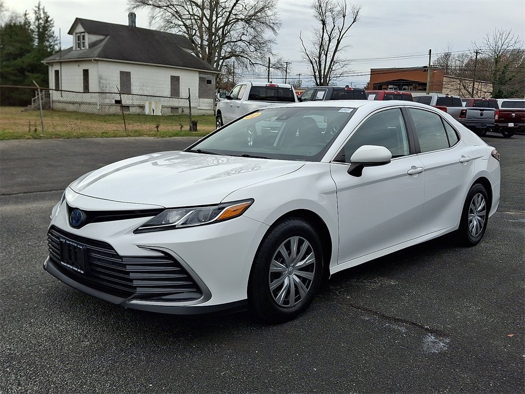 Used 2022 Toyota Camry LE image 3