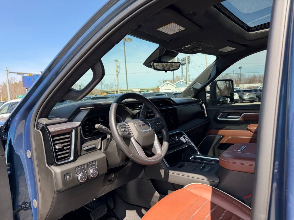Used 2025 GMC Sierra 2500 Denali Ultimate image 18