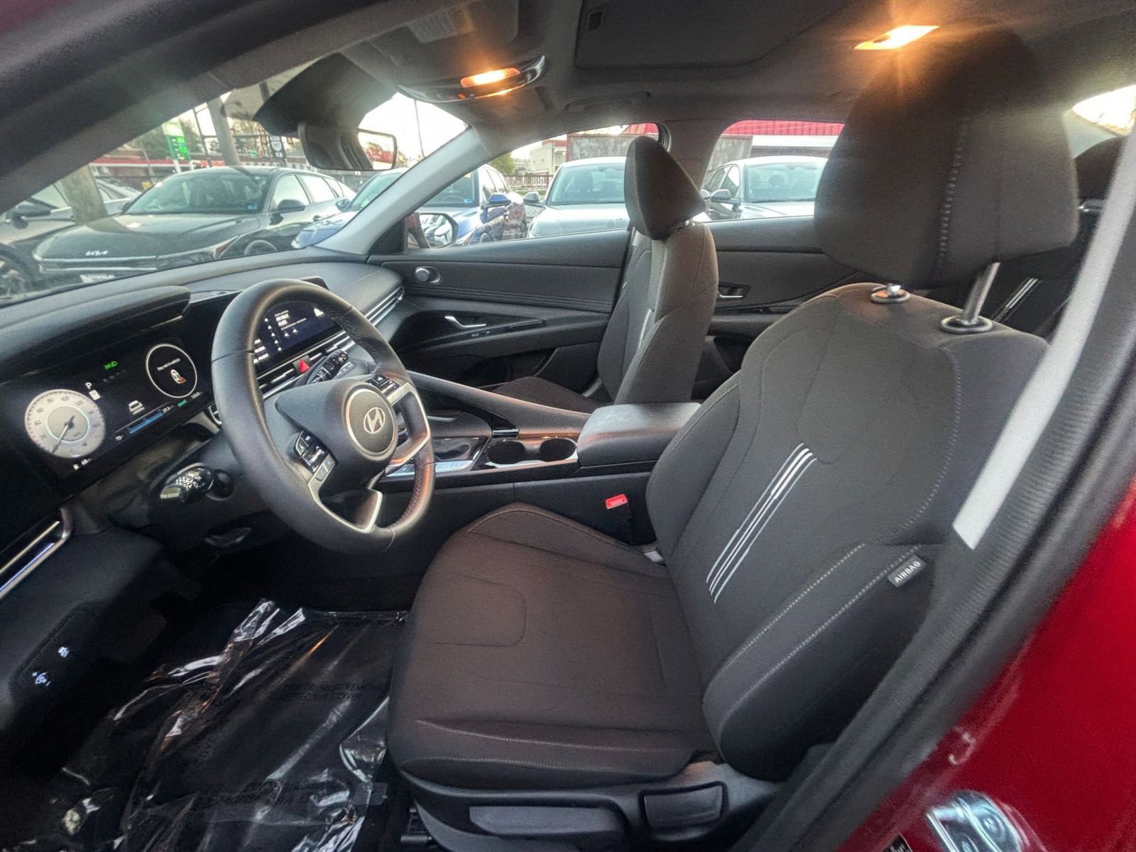 Used 2025 Hyundai Elantra SEL FWD image 28
