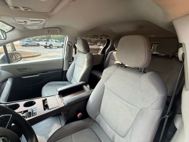 Used 2021 Toyota Sienna LE image 12