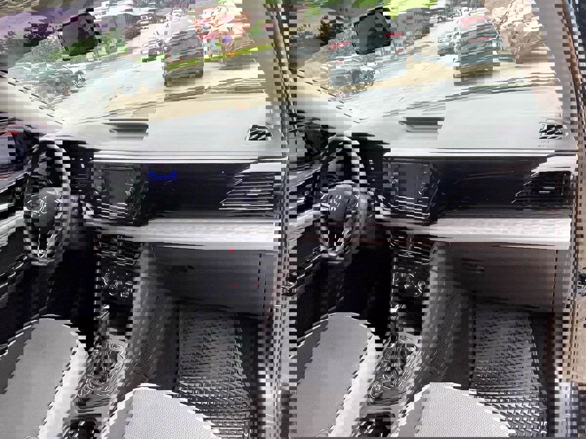 Used 2022 Volkswagen Taos S image 9