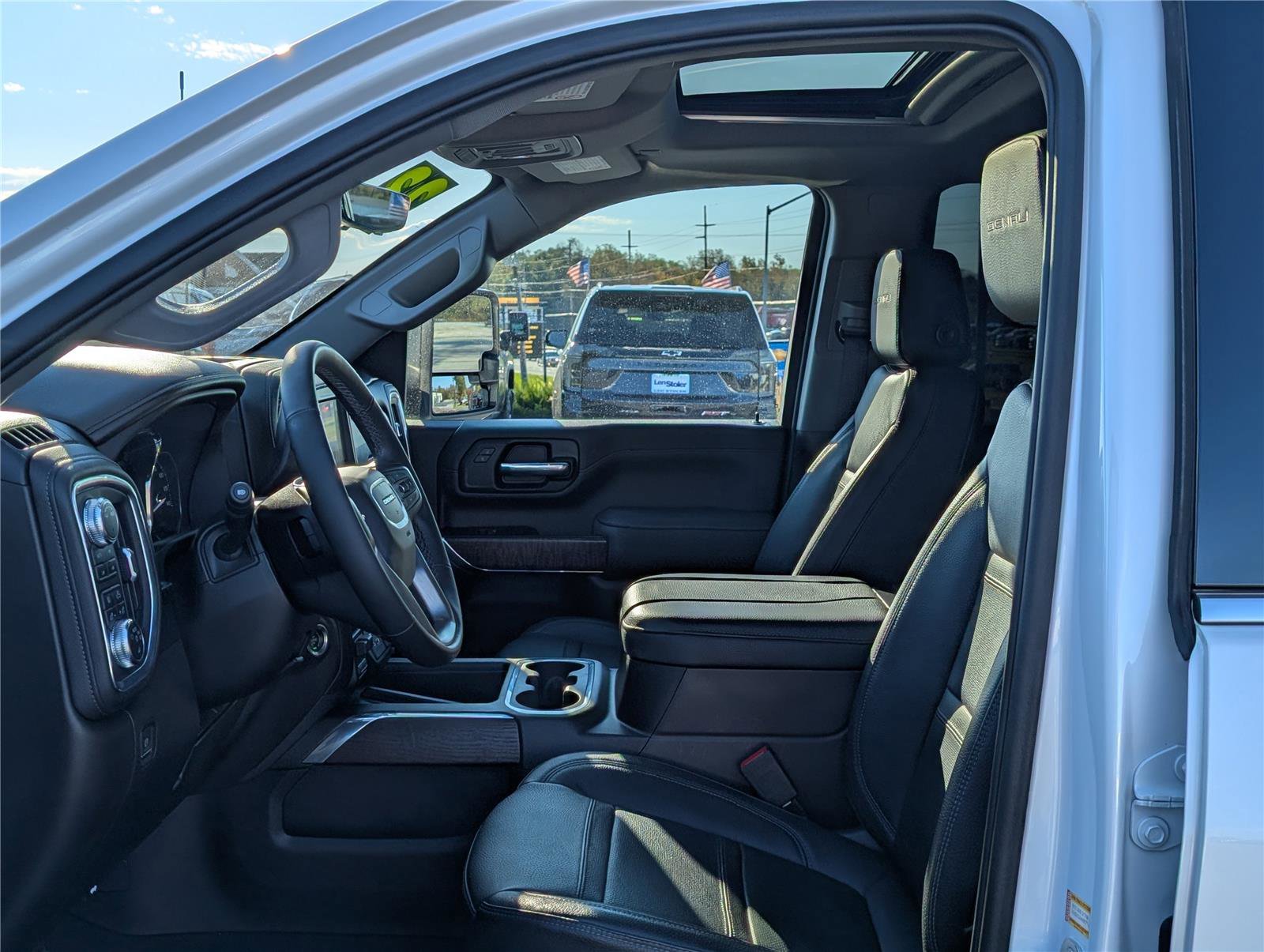 Used 2023 GMC Sierra 3500 Denali w/ Denali Ultimate Package image 16