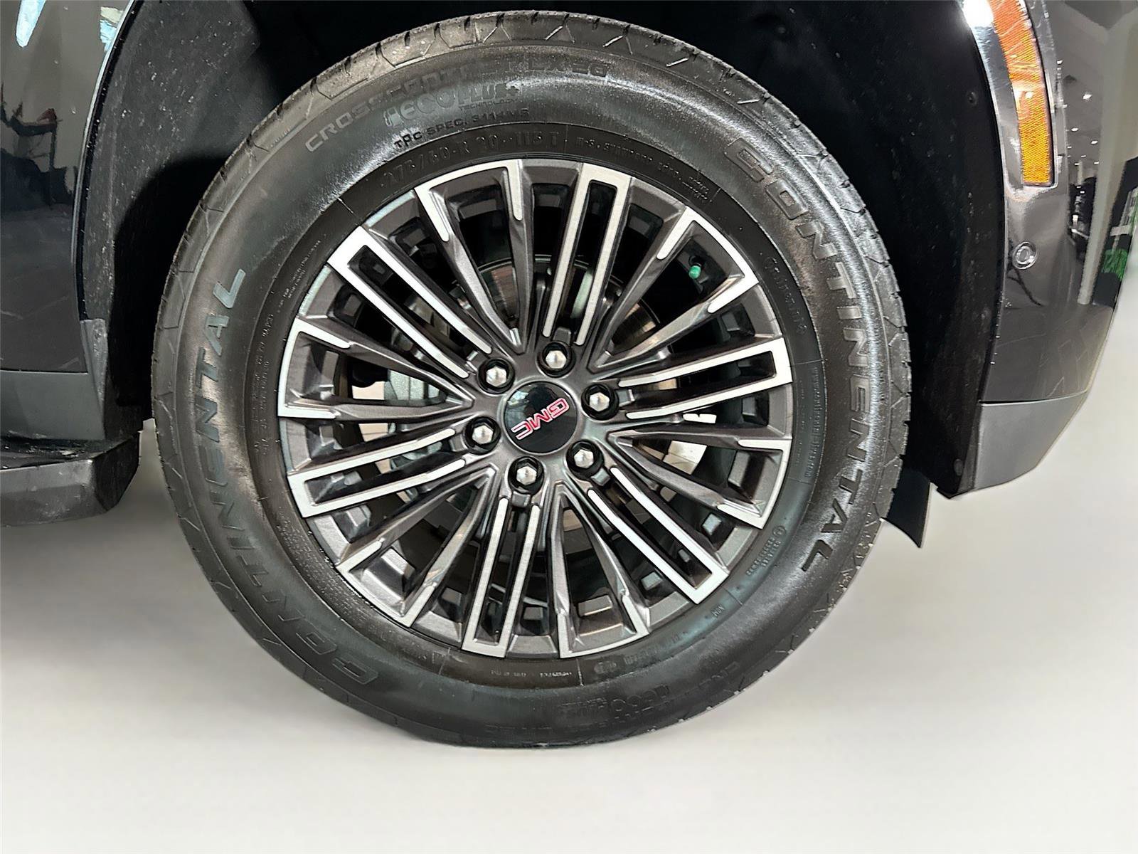 Used 2025 GMC Yukon XL Elevation w/ LPO, Floor Liner Package AWD/4WD image 36