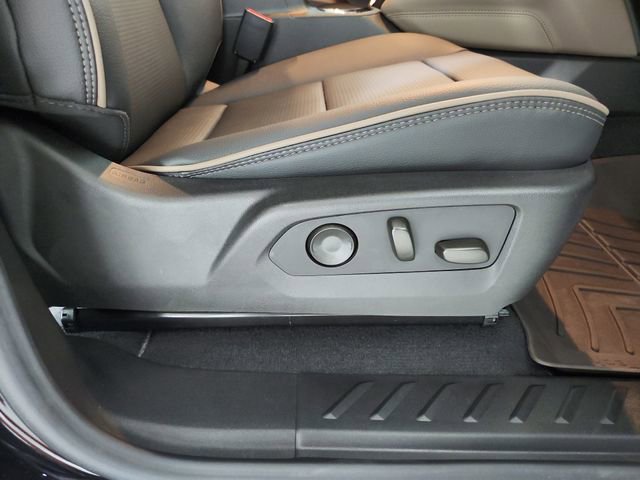 Used 2025 GMC Canyon Denali AWD/4WD image 46
