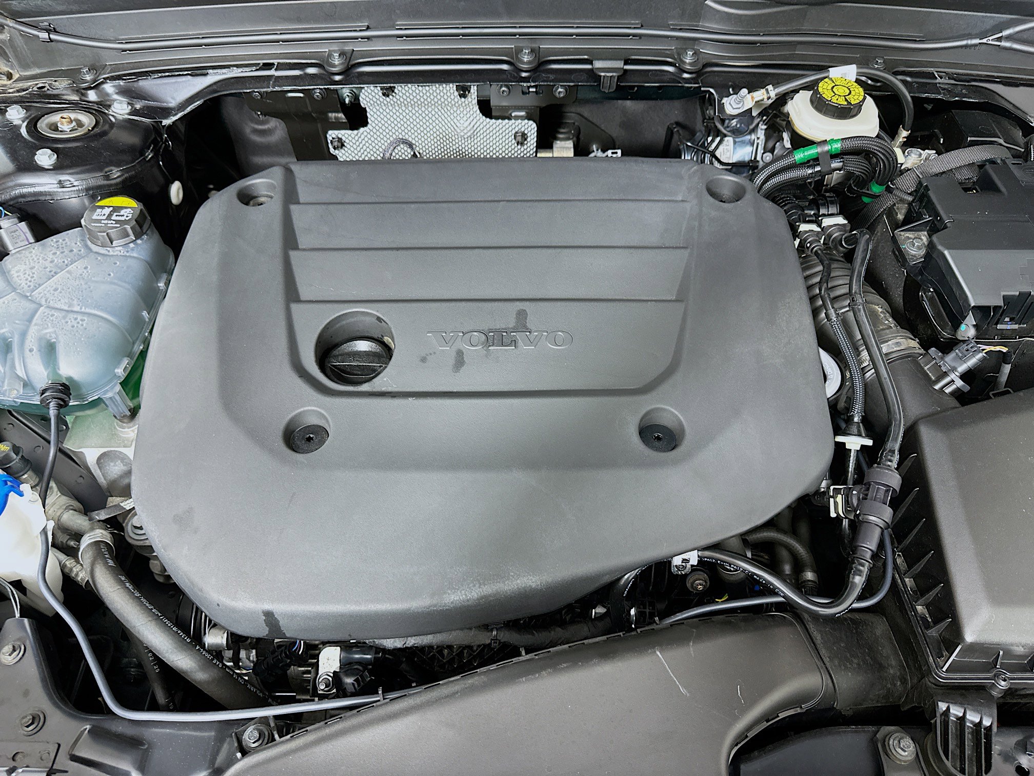 Used 2025 Volvo XC40 B5 Plus image 35