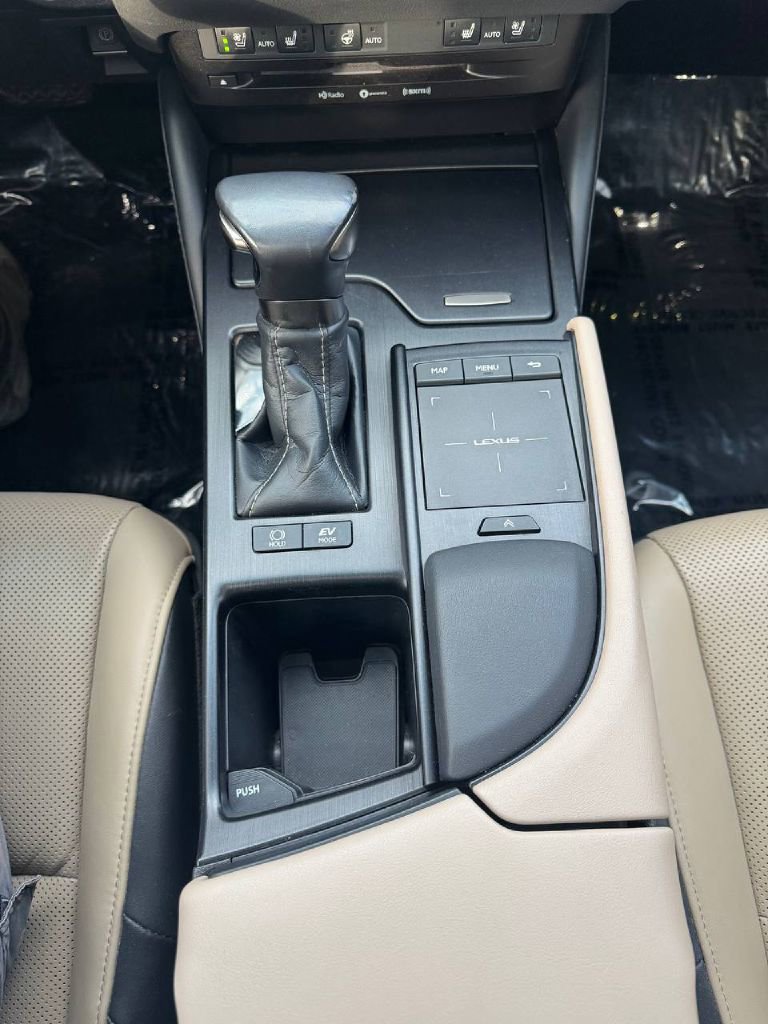 Used 2020 Lexus ES 300h w/ Premium Package image 17