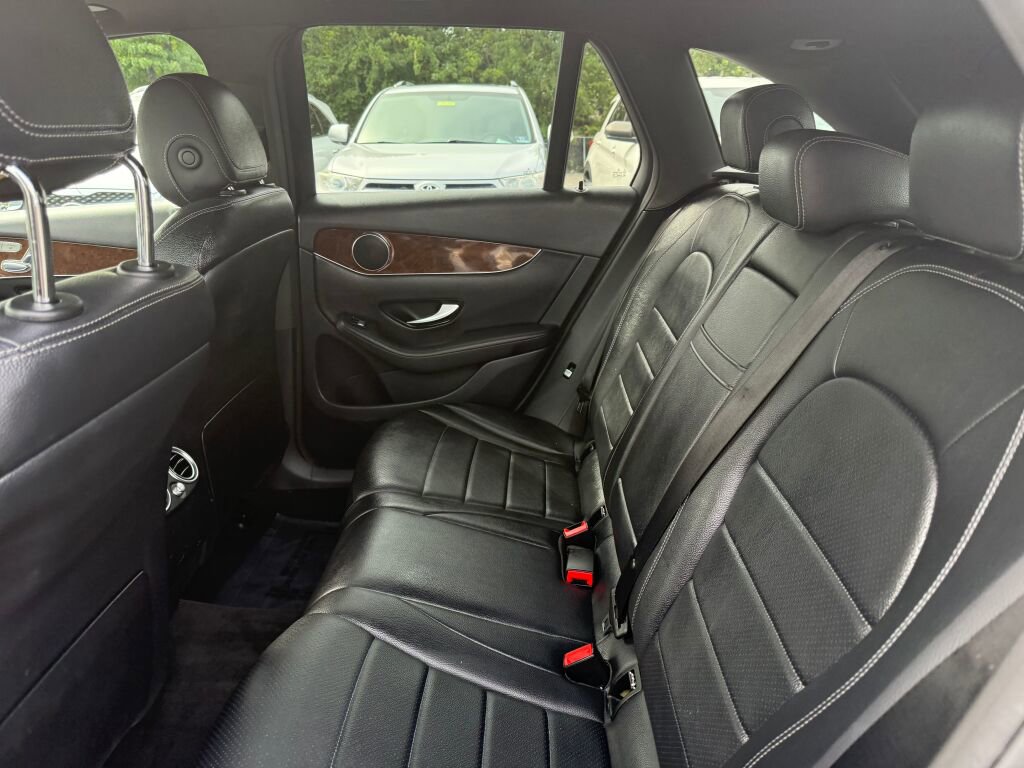 Used 2017 Mercedes-Benz GLC 300 4MATIC image 24