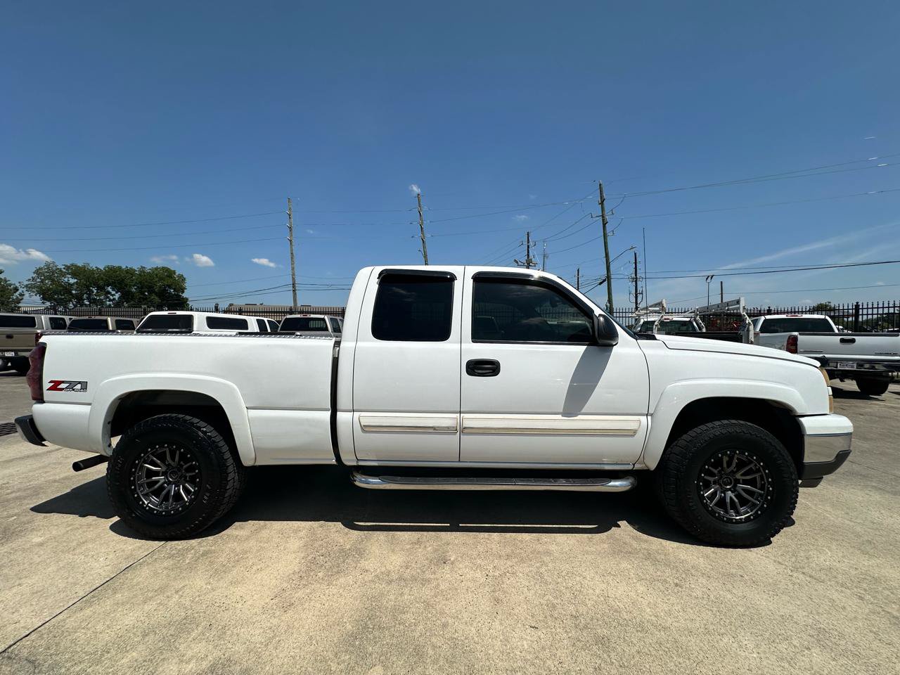 Used 2007 Chevrolet Silverado 1500 LT w/ Extended Cab Value Package AWD/4WD image 6