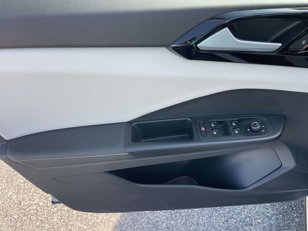 Used 2025 Volkswagen Taos S AWD/4WD image 13