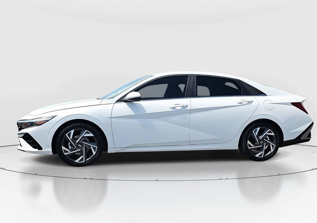 Used 2025 Hyundai Elantra SEL FWD image 8