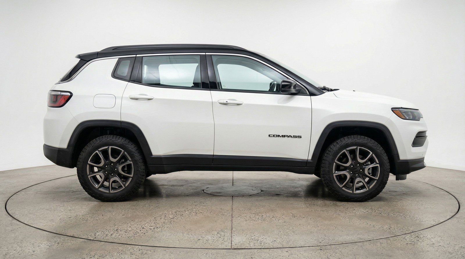 Used 2025 Jeep Compass Trailhawk image 11