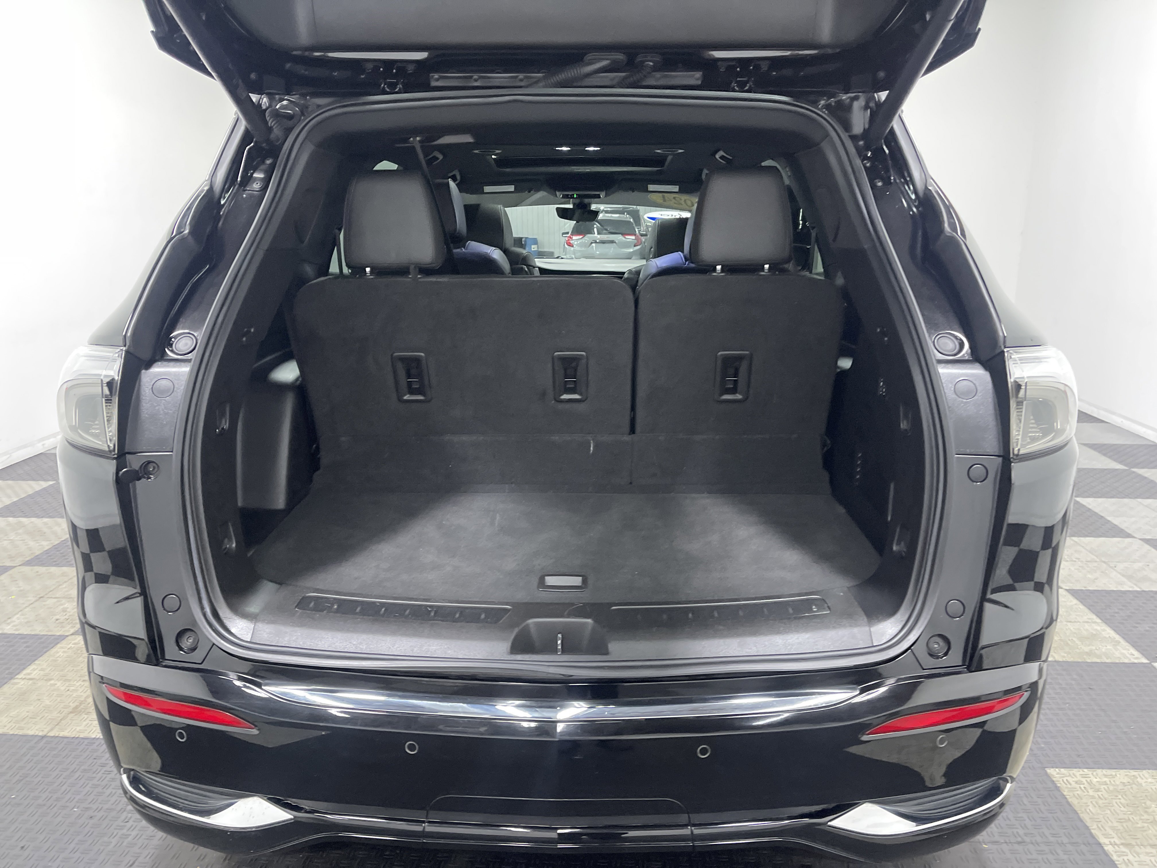 Used 2024 Buick Enclave Avenir image 18