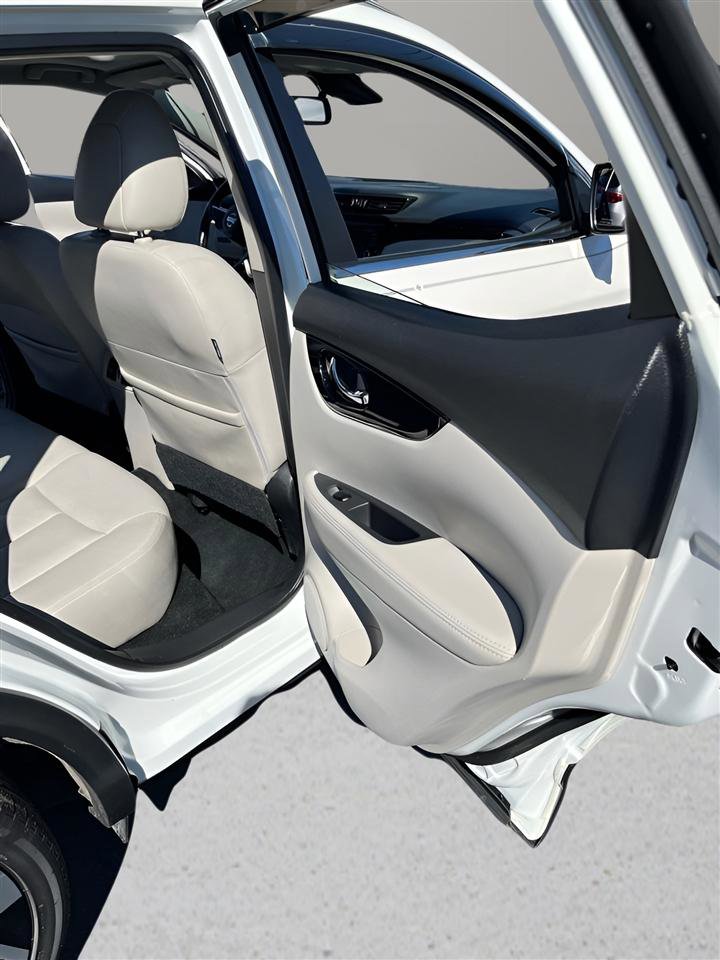 Used 2022 Nissan Rogue Sport SL w/ Premium Package image 29