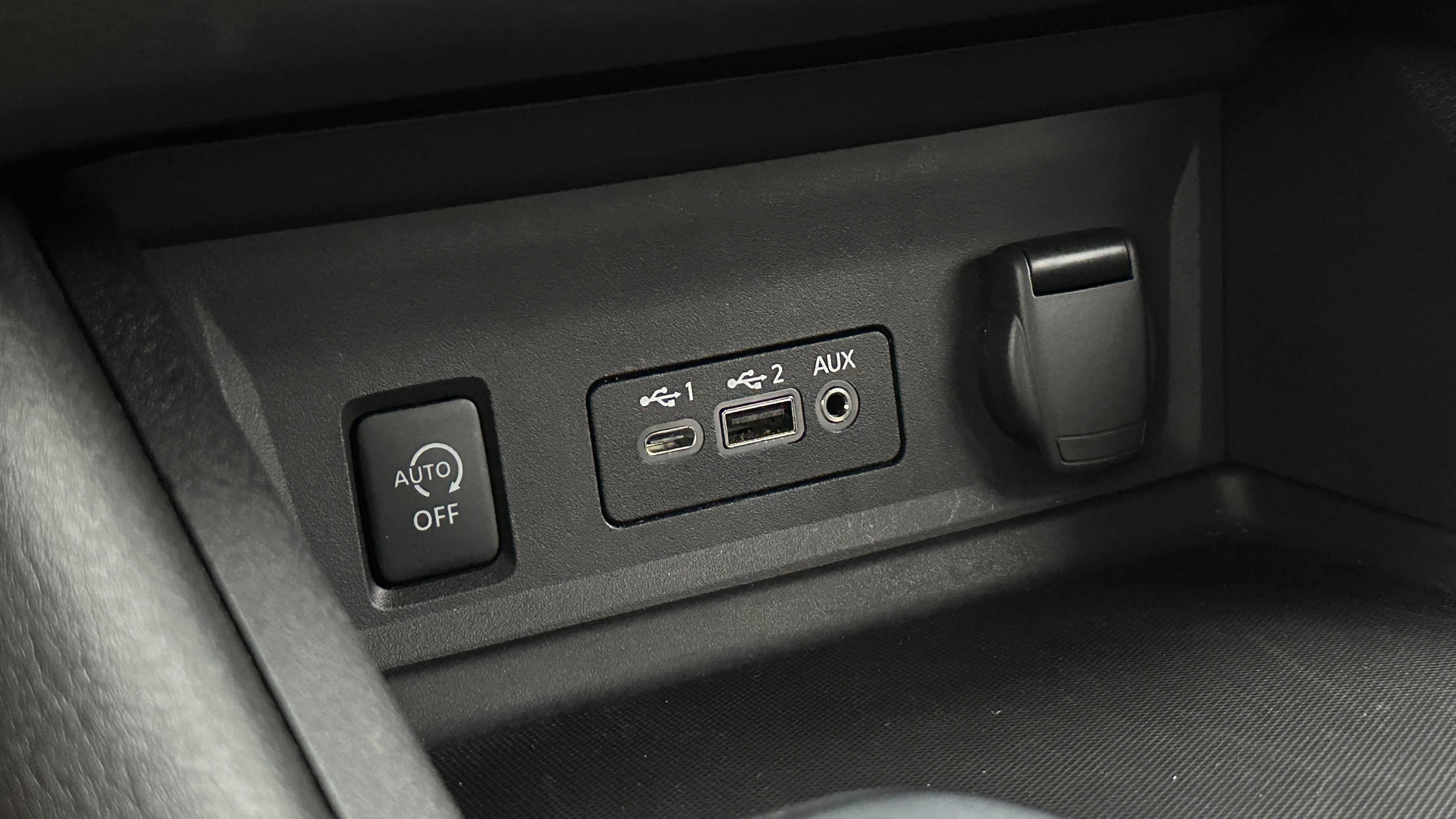 Used 2025 Nissan Sentra SV image 13