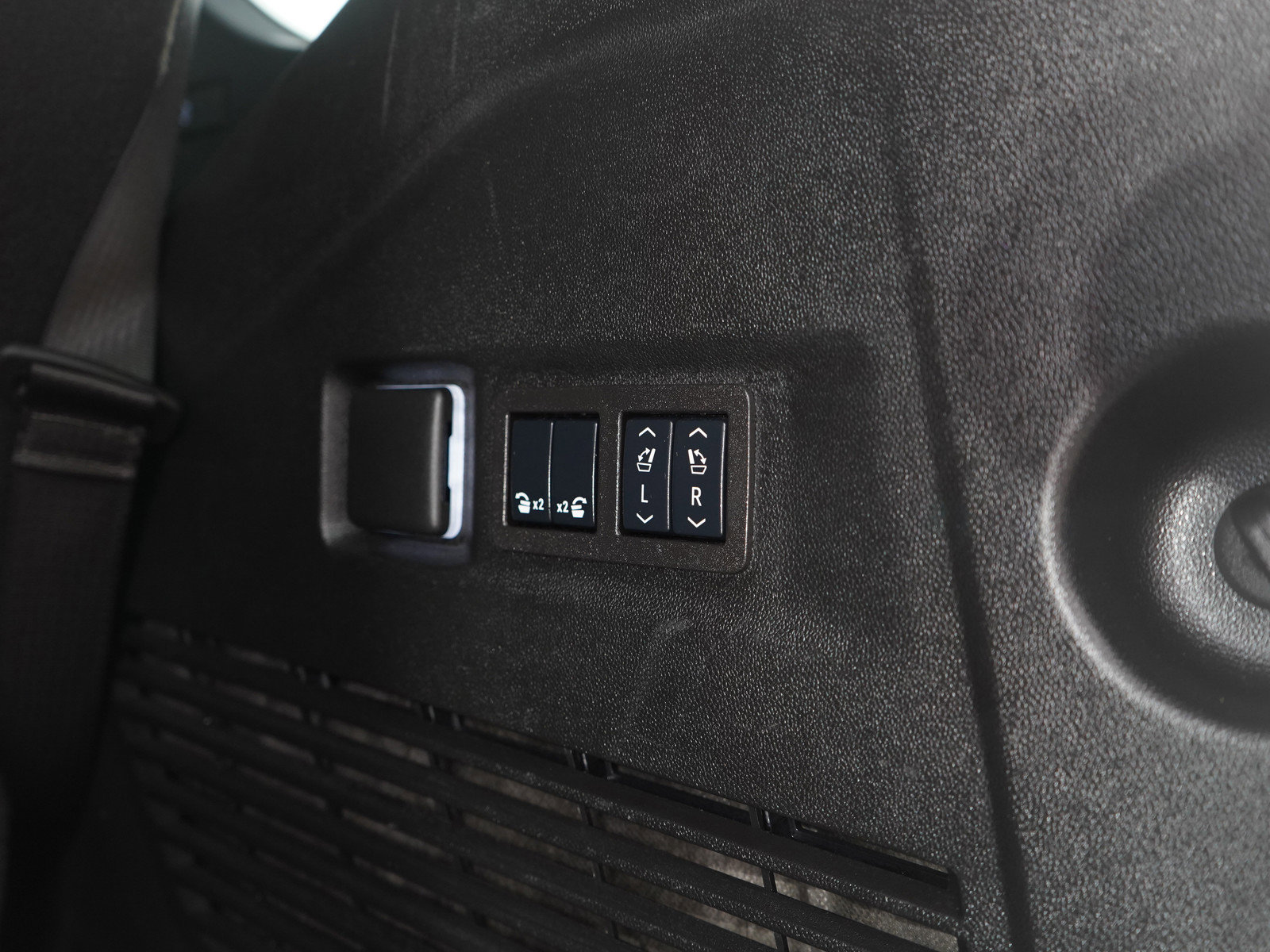 Used 2025 GMC Yukon Denali AWD/4WD image 20