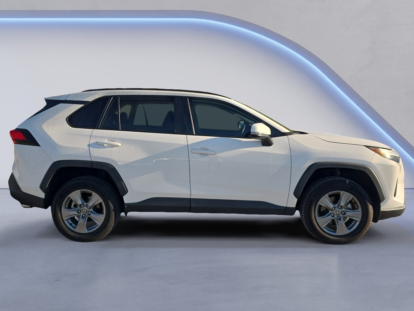 Used 2022 Toyota RAV4 XLE w/ Convenience Package AWD/4WD image 8