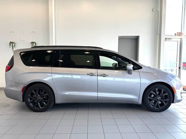 Used 2020 Chrysler Pacifica Touring w/ S Appearance Package image 31