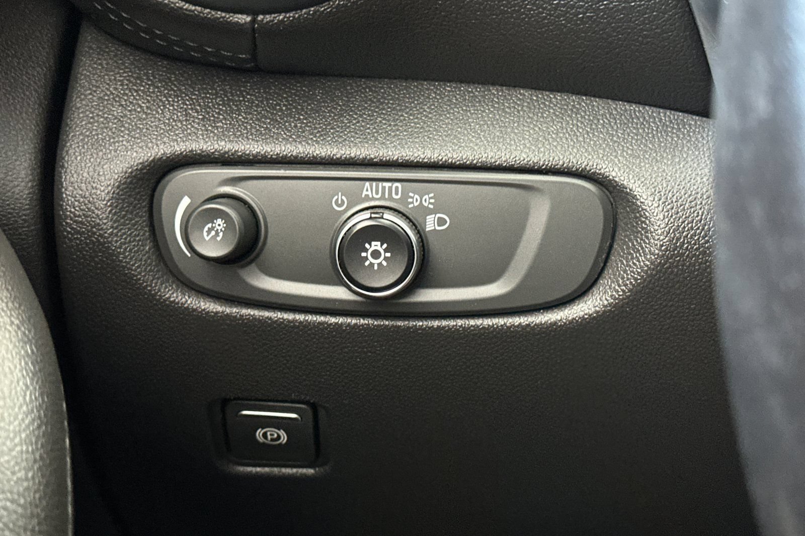 Used 2019 Chevrolet Blazer LT FWD image 35
