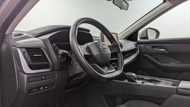 Used 2025 Nissan Rogue SV image 23