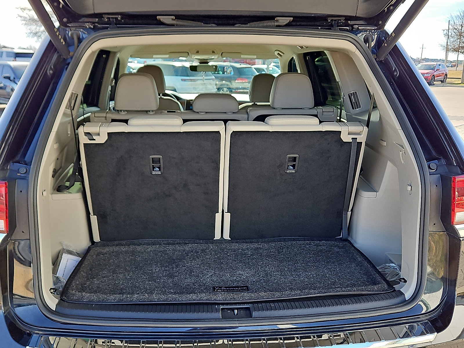 Used 2024 Volkswagen Atlas SE w/ Black Wheel Package image 6