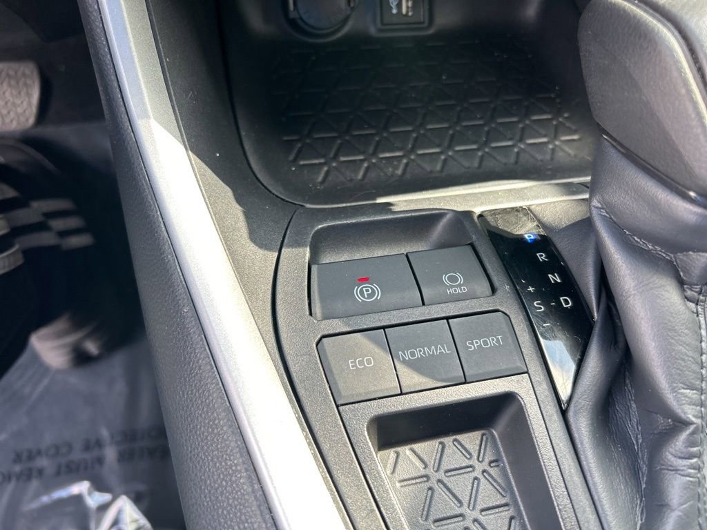 Used 2024 Toyota RAV4 XLE image 40